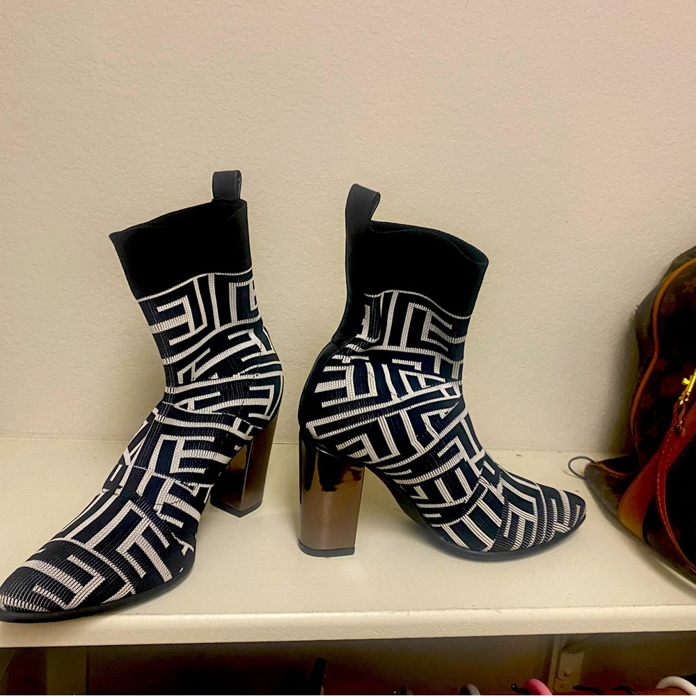 Black & white booties . Never worn size 37|6.5 us
